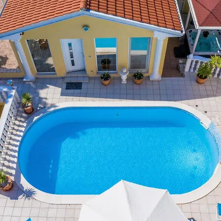 Βίλα In Ripenda Kras With Pool And Sauna Labin (Istria)