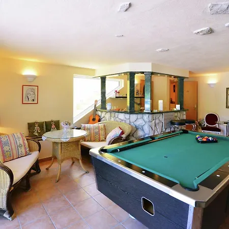 Βίλα In Ripenda Kras With Pool And Sauna