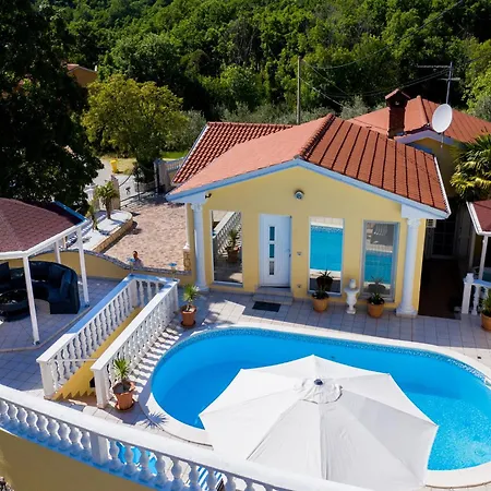In Ripenda Kras With Pool And Sauna Villa *